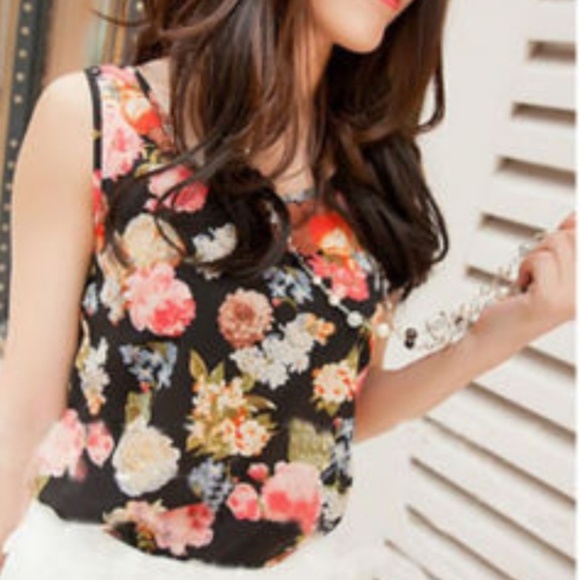 Black Floral Lightweight Tank Top Blouse - Picture 4 of 7